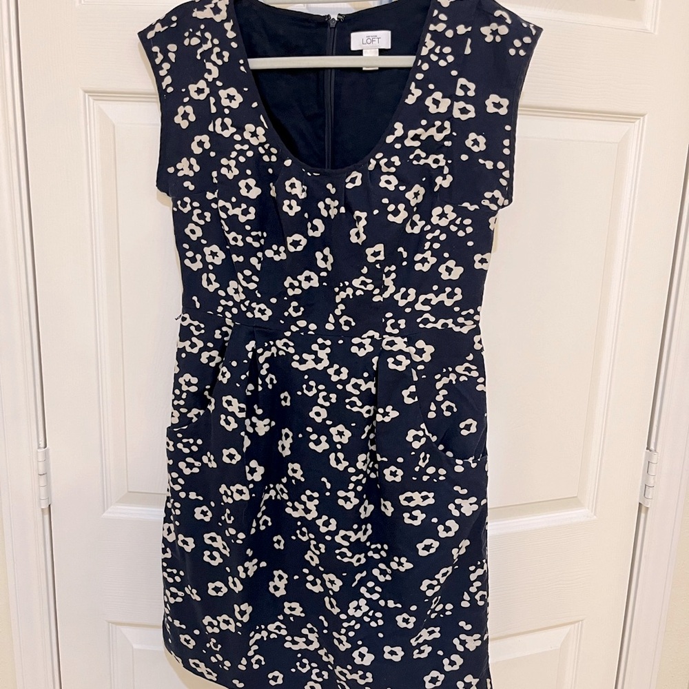 Loft Ann Taylor cotton linen navy & ivory sheath dress with pockets Size 8.